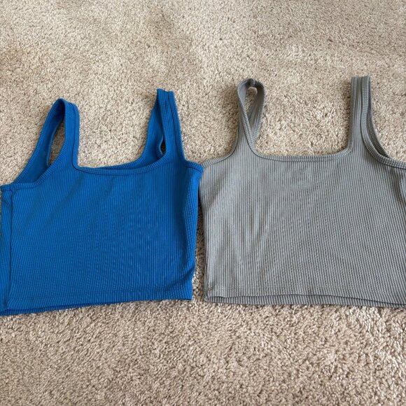 Holister Size Women’s Small Square Neck Ribbed Tank Tops Set of 2 - Picture 9 of 16